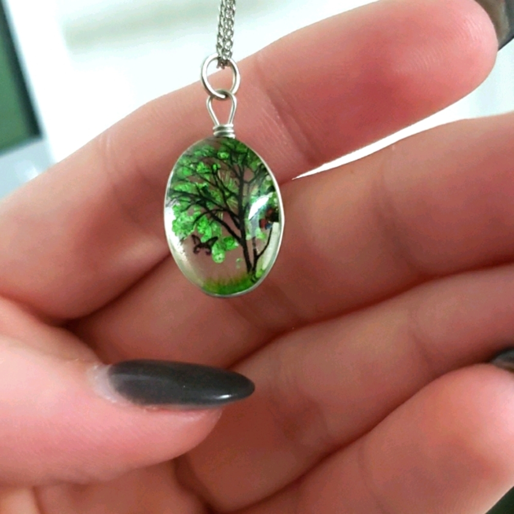 Cute mini tree resin necklace🦋🍀